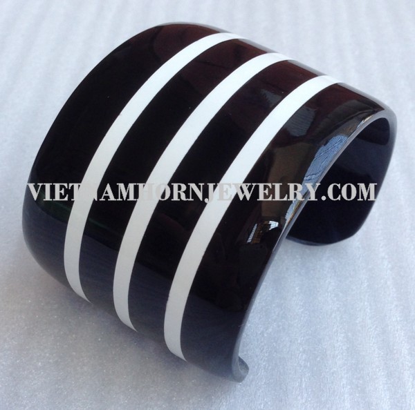 Exquisite Horn Jewelry - Unique Buffalo Horn Creations