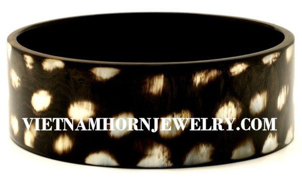 Exquisite Horn Jewelry - Unique Buffalo Horn Creations
